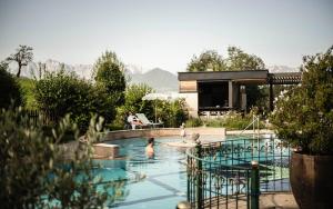 Bazén v ubytovaní Wohlfühlresort Peternhof alebo v jeho blízkosti