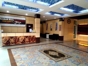 a lobby of a building with a tile floor at Tembok Batu Residence in Jetis