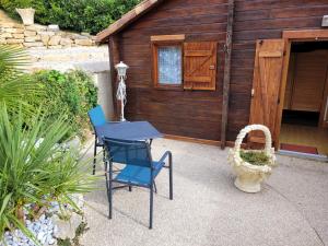 Fotografia z galérie ubytovania Au petit Chalet v destinácii Gigouzac