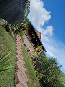 a house with plants on the side of it at Pedacito de cielo in San Antonio de Prado