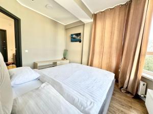 En eller flere senge i et værelse på Квартира в новострое на Ботанике