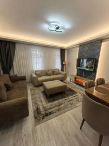 A seating area at Big Orange Hotel Old City