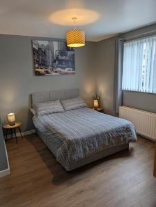 Ένα ή περισσότερα κρεβάτια σε δωμάτιο στο New Central Ground Floor Apartment