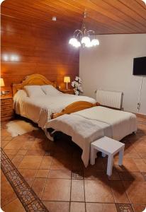 A bed or beds in a room at Raco de Lis