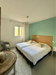 Ένα ή περισσότερα κρεβάτια σε δωμάτιο στο ALOES Appartement T3 +4 φωτογραφίες