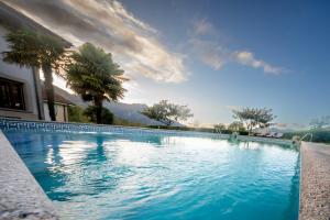 Bazén v ubytování Rural Resort Cantabria nebo v jeho okolí