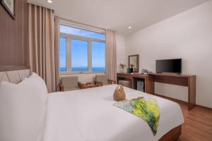 TV a/nebo společenská místnost v ubytování De Lamour Hotel Da Nang