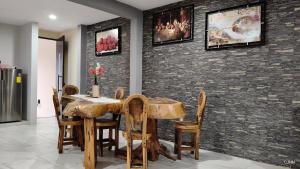 a dining room with a wooden table and chairs at Departamento bonito en Santiago Etla in San Sebastián Etla