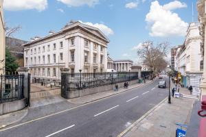a city street with a white building on the side at Museum View in London