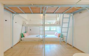 Postel nebo postele na pokoji v ubytování The Greens Khaosan Bangkok