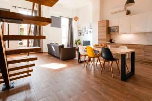 Kuchyň nebo kuchyňský kout v ubytování LETSMALAGA - Duplex en el centro con jacuzzi + 40 fotografií