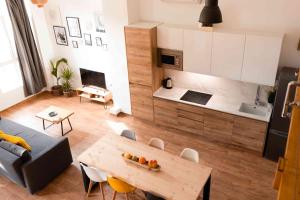 Posezení v ubytování LETSMALAGA - Duplex en el centro con jacuzzi