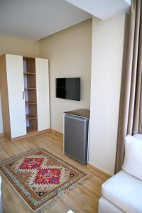 TV in/ali zabaviščno središče v nastanitvi Pyramids Wonders Hotel