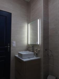 a bathroom with a sink and a mirror at Chambre à Bondy pour deux personnes in Bondy +11 photos