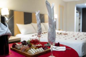 Postel nebo postele na pokoji v ubytování Hotel Real Plaza + 37 fotografií