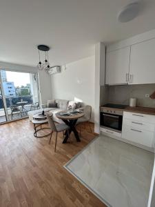 Kuchyň nebo kuchyňský kout v ubytování Apartmani Kastel 1