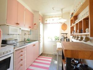 Köök või kööginurk majutusasutuses Stunning Home In Oskarshamn With 2 Bedrooms And Wifi +12 fotot