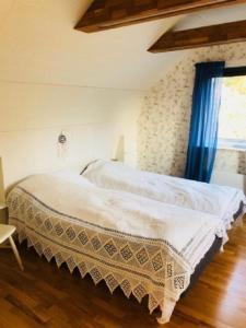 a bedroom with a white bed with a window at Amazing Home In Svenshögen With 3 Bedrooms in Svenshögen