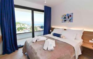 Voodi või voodid majutusasutuse Cozy Home In Icici With Harbor View toas +15 fotot