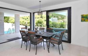 Istumisnurk majutusasutuses Cozy Home In Icici With Harbor View