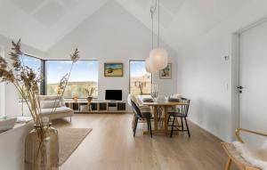 Ruang duduk di Beautiful Home In Skagen With Wifi