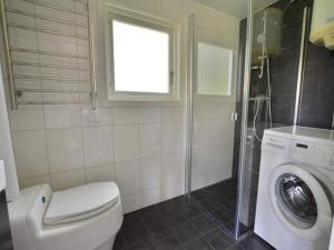 Ένα μπάνιο στο Nice Home In Tvååker With 0 Bedrooms