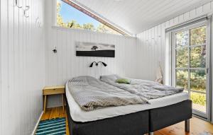 Postel nebo postele na pokoji v ubytování Nice Home In Rørvig With Sauna