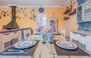 a dining room with a table with plates on the wall at Awesome Home In Sant Miquel De Fluvià in San Miguel de Fluviá
