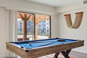 Τραπέζι μπιλιάρδου στο Penthouse Free Parking Pool Table Private Balcony