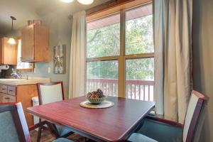Fotografie z fotogalerie ubytování Pet-Friendly Wisconsin Cabin on Lake with Fire Pit! v destinaci Townsend