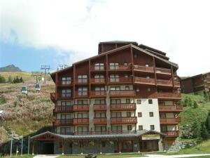 a large apartment building on top of a hill at Appartement 6 personnes - Les Menuires, vue montagne - FR-1-452-111 in Les Menuires +8 photos