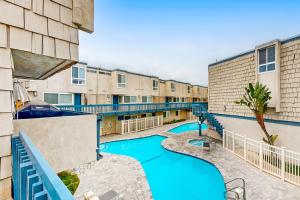 a view of a swimming pool in a apartment complex at Hale I'a in Carpinteria