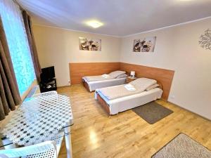 Posteľ alebo postele v izbe v ubytovaní ApartHouse Apartamenty Centrum - In the city center Near the train station