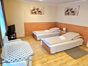 Posteľ alebo postele v izbe v ubytovaní ApartHouse Apartamenty Centrum - In the city center Near the train station