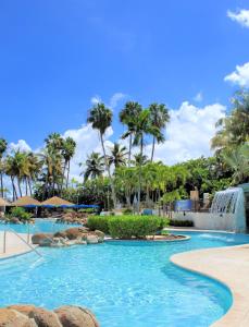 Bazén v ubytování Embassy Suites by Hilton San Juan - Hotel & Casino nebo v jeho okolí