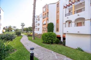 a walkway in front of a building at Apartamento Atlanterra Playa in Zahara de los Atunes