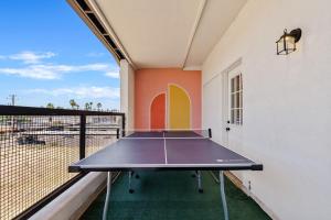 Πινγκ πονγκ στο Penthouse Free Parking Pool Table Private Balcony ή εκεί κοντά