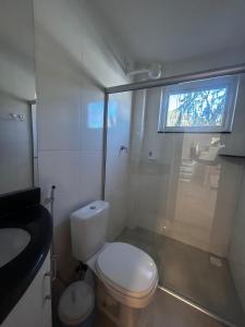 Koupelna v ubytování Casa em Arraial D'ajuda -3 suítes, lazer completo- Piscina, Sauna e Beach tênis + 41 fotografií