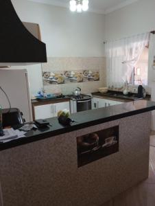 a kitchen with a large counter top in a room at Chácara Recanto Águia in Boituva