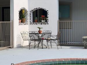 Μπαλκόνι ή βεράντα στο Cute 2 bedroom near LSU