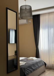 Postel nebo postele na pokoji v ubytování Midtown Prishtina Stays