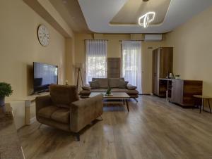 TV a/nebo společenská místnost v ubytování Midtown Prishtina Stays