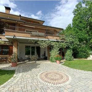 A garden outside RossoMattone CountryHouse