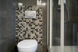 Et badeværelse på Airport Residence Amber + 22 billeder