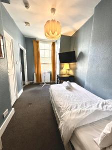 a bedroom with a bed and a chandelier at London Collection - Bayswater in London