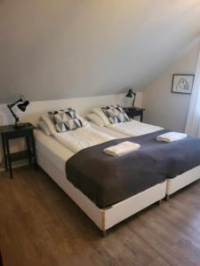 Grindavik Guesthouse self check in & outにあるベッド