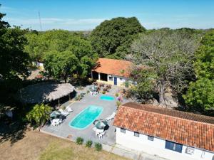 an overhead view of a house with a swimming pool at Pousada & Camping Santa Clara in Santa Helena