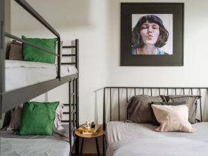 Ένα ή περισσότερα κρεβάτια σε δωμάτιο στο Genesis - Sala Palatului