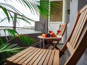 Φαγητό σε αυτό το διαμέρισμα ή κάπου εκεί κοντά