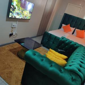 Postel nebo postele na pokoji v ubytování Jessy Stays Nairobi Fedha Estate